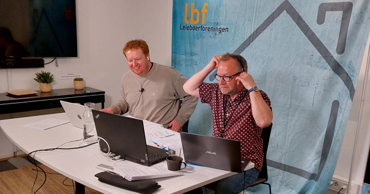 Bilde av Styreleder Martin Gustavsen (t.v.) og daglig leder Lars Aasen i Leieboerforeningen i studio under det digitale årsmøte 31.  mai 2022