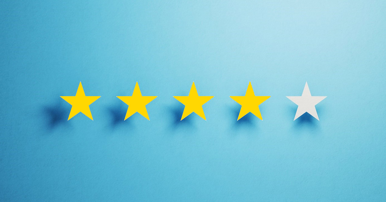 Bilde av fem stjerner hvor fire er gullfarget