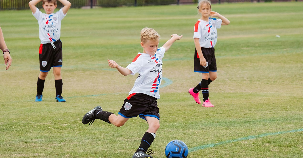 Bilde av unge fotballspillere